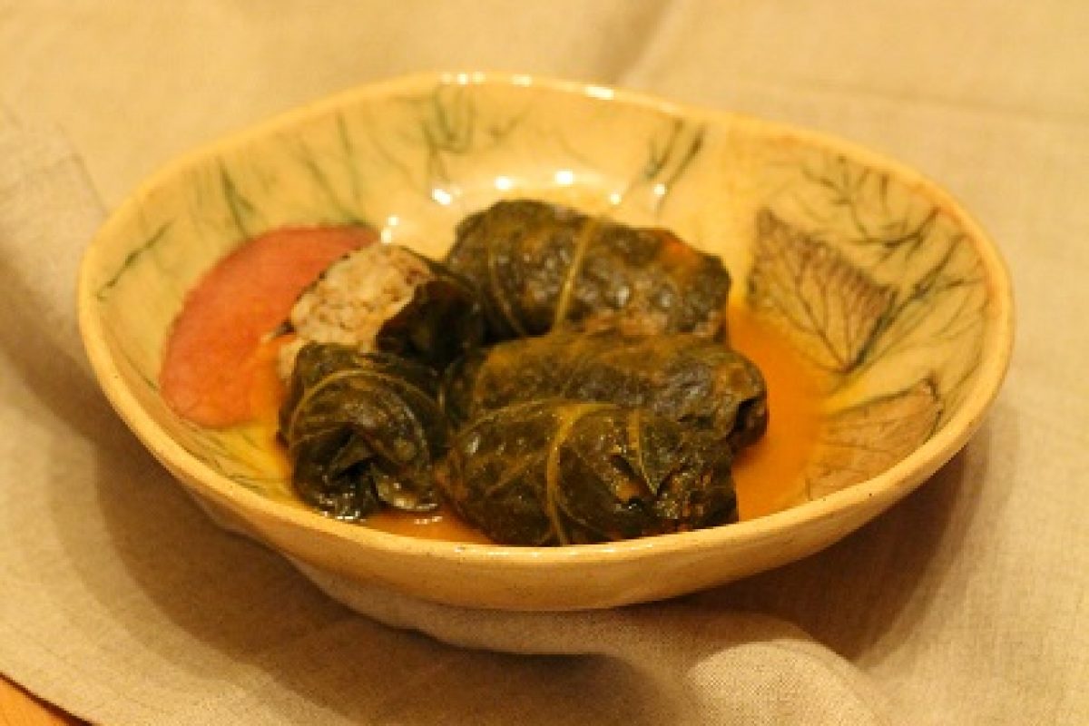 Gołąbki w liściach kalarepki./ Голубці в листях кольрабі./ Stuffed cabbage in the leaves of kohlrabi